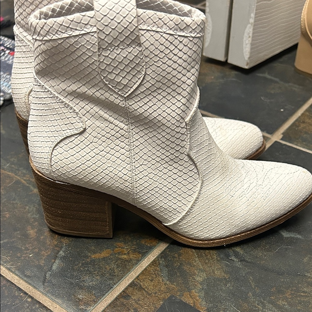 Dirty Laundry White snake Ankle cowgirl Booties
